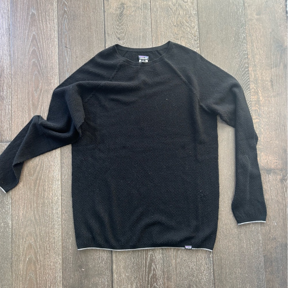 Black XL men’s Patagonia light weight Merino wool sweater and under layer